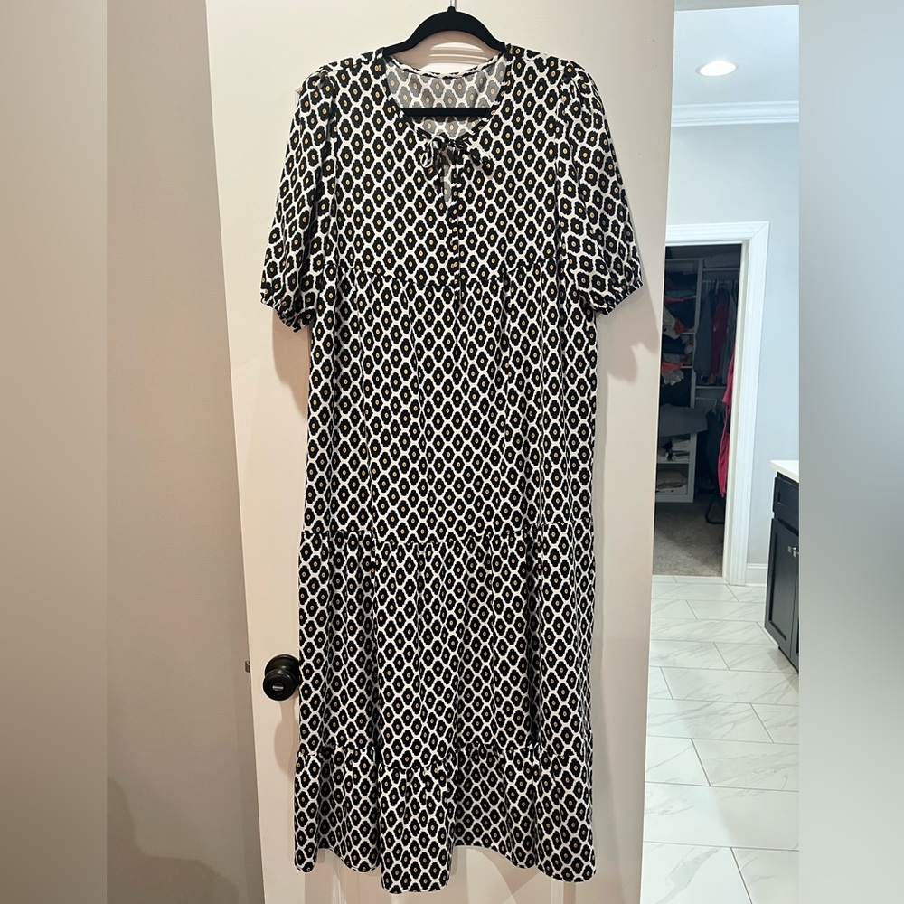 Black and White Geometric Pattern Maxi Dress